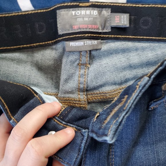 Torrid EUC Women's Plus Size 18 Short Sky High Skinny Premium Stretch Dark Jean - Picture 8 of 12